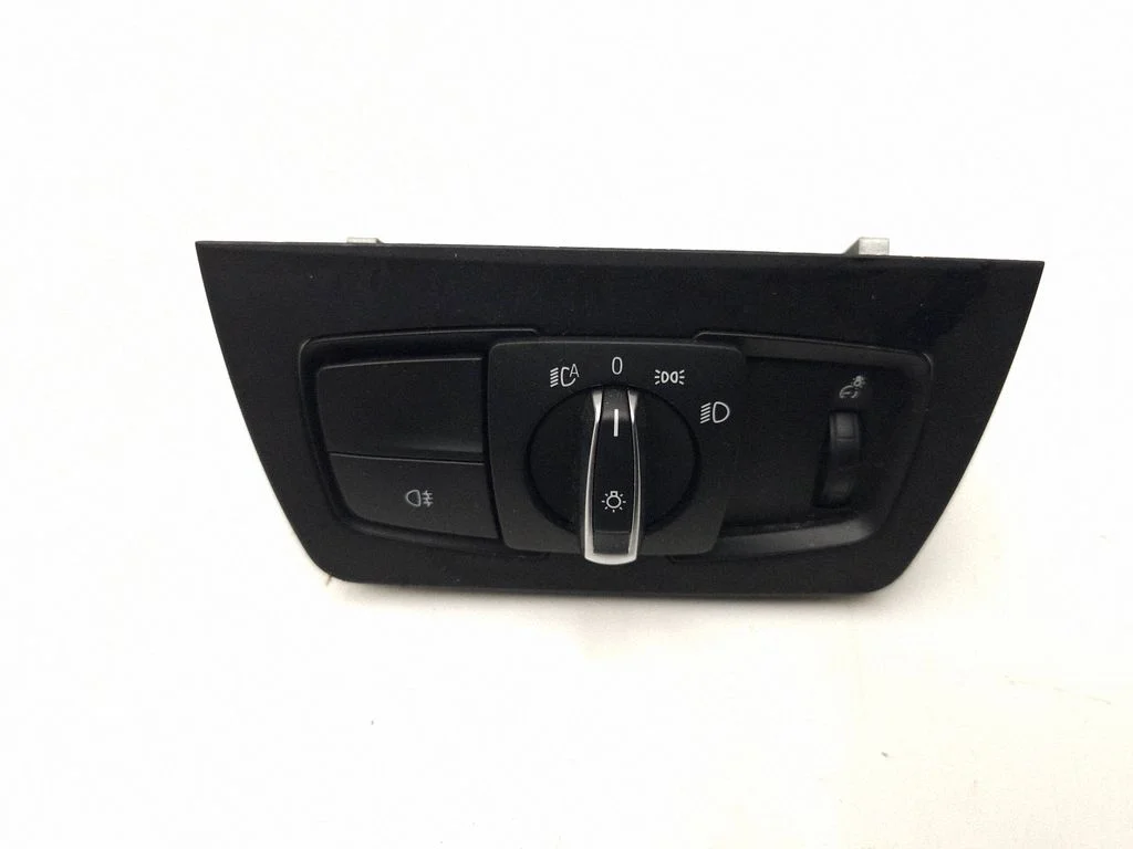 Light switch 6847504