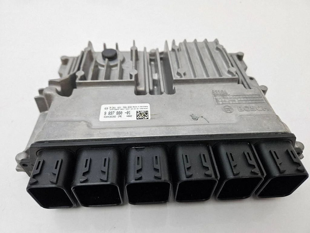 Dzinēja vadības bloks 9897880