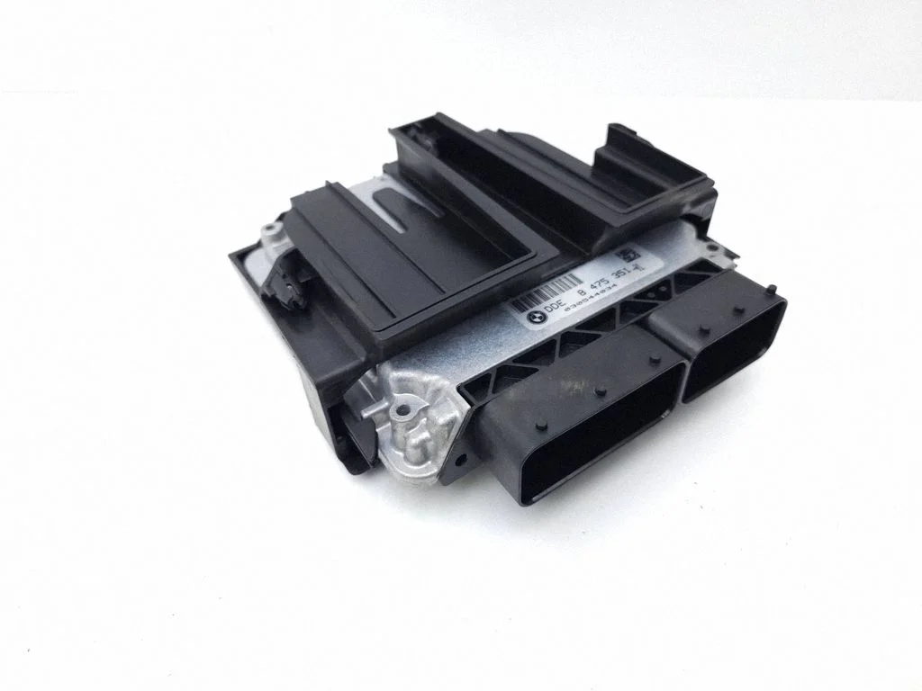 Dzinēja vadības bloks 8475351