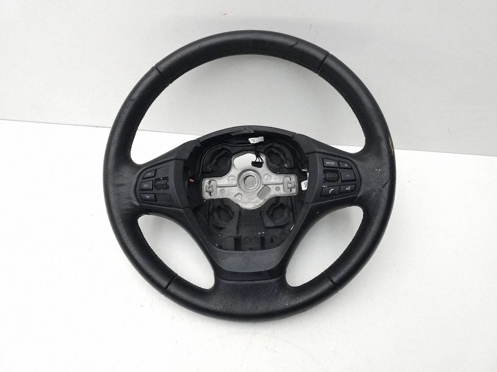 Steering wheel 62558013