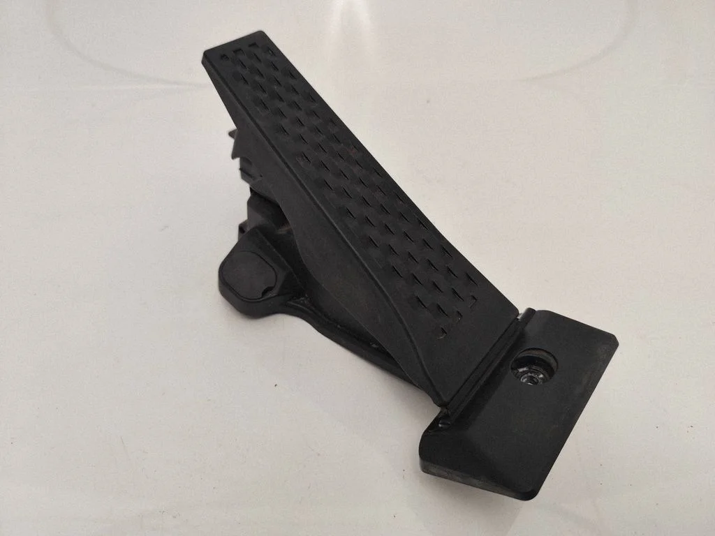 Accelerator throttle pedal 32414400