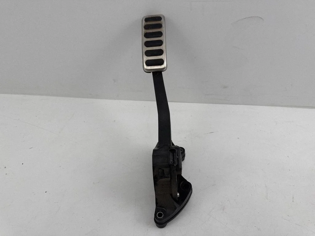 Accelerator throttle pedal GK529F836CA