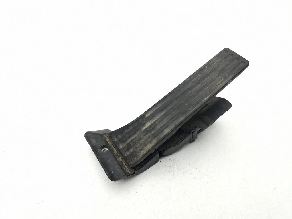 Accelerator throttle pedal 6853176