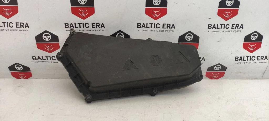 Kaitsmekarbi kaas – BMW 3-seeria F30 F35 F31 (2012-2018)