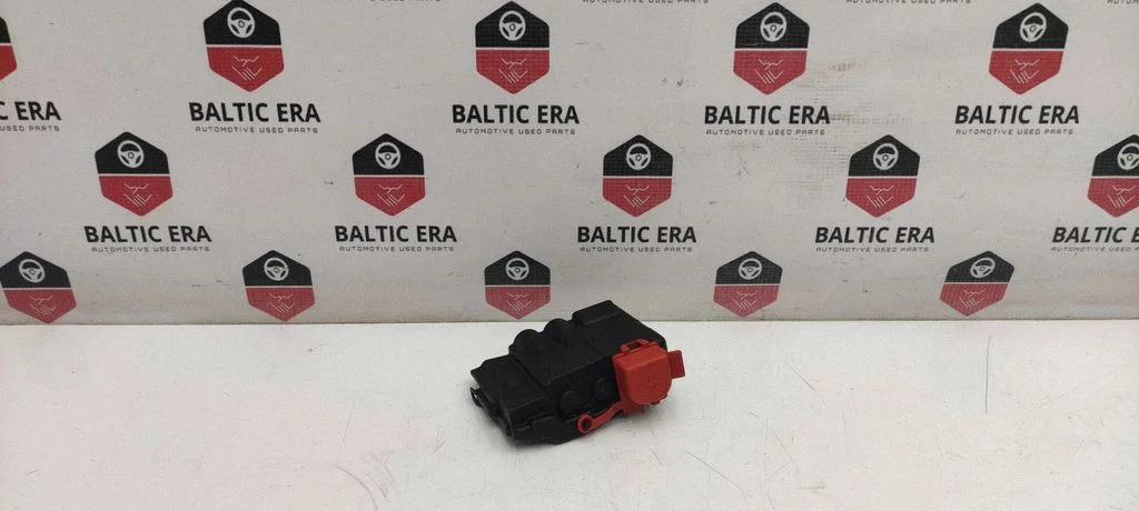 Fuse box cover 9340277