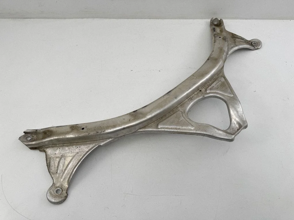 Other engine bay part 4G0805645C