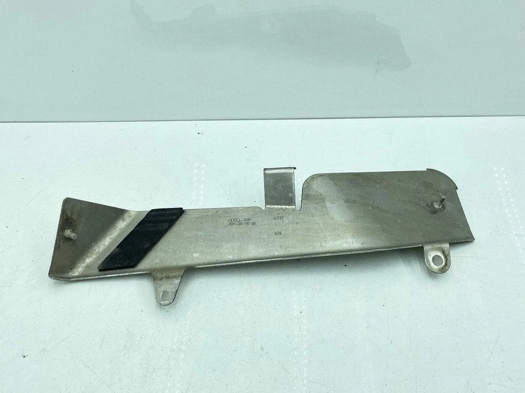 Kita variklio skyriaus detalė