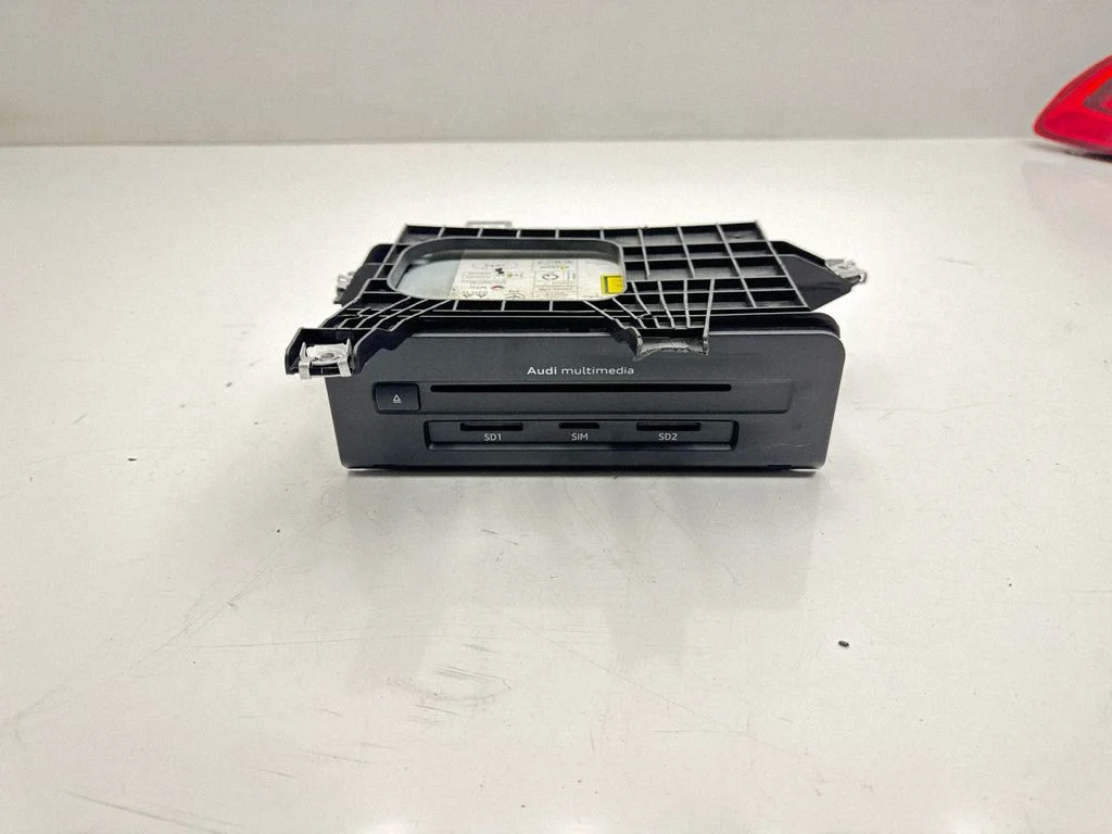 Radio/CD/DVD atskaņotājs/navigācija 8W0035036C