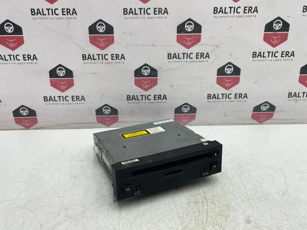Radio/CD/DVD/GPS head unit 9207457