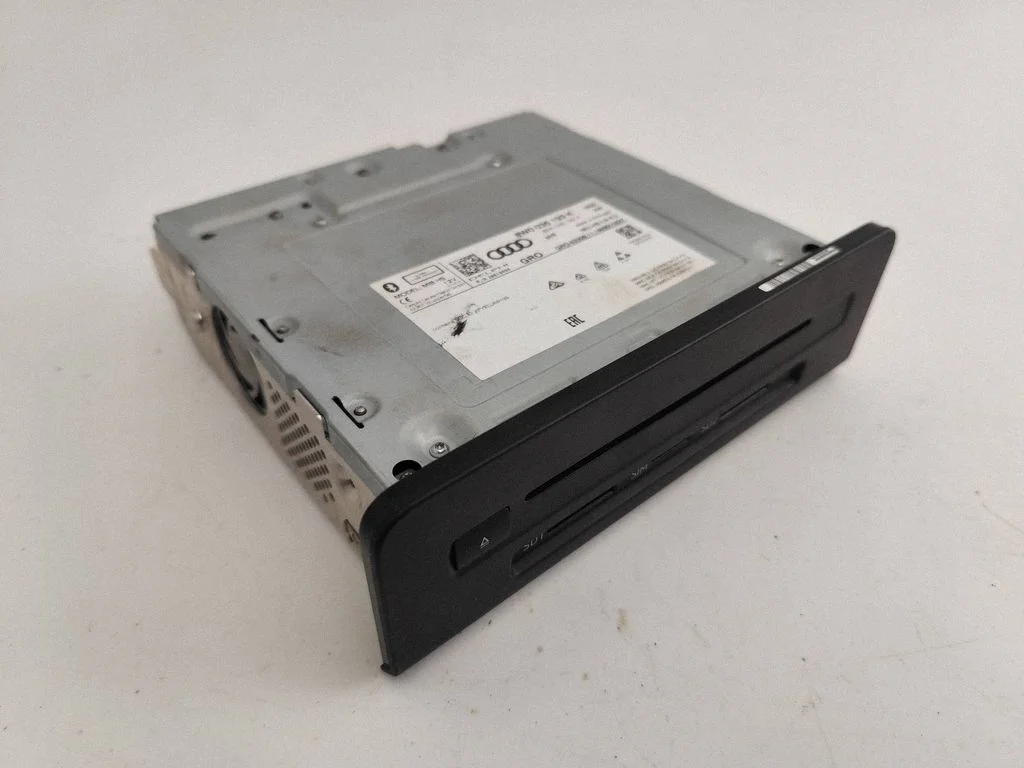 Radio/CD/DVD atskaņotājs/navigācija 8W0035193K
