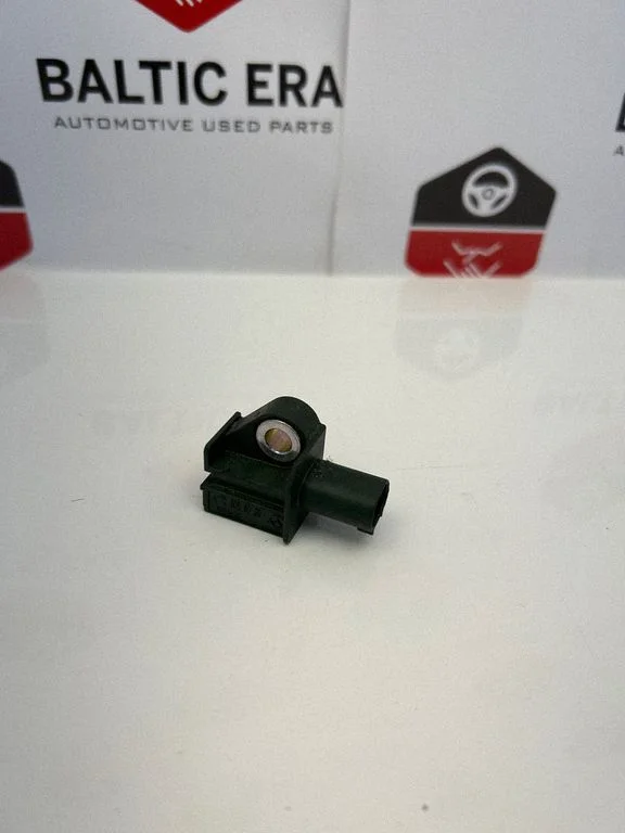 Airbag deployment crash/impact sensor – Mercedes-Benz E-Class W212 (2009-2016)