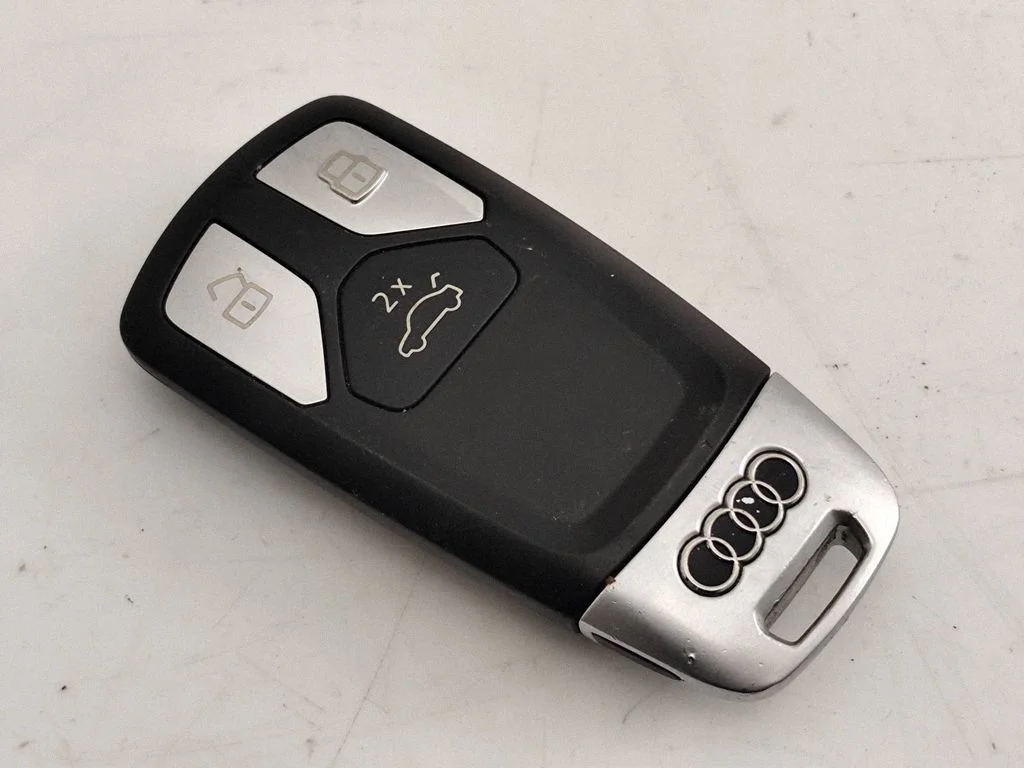 Ignition key/card – Audi A4 S4 B9 (2015-2019)