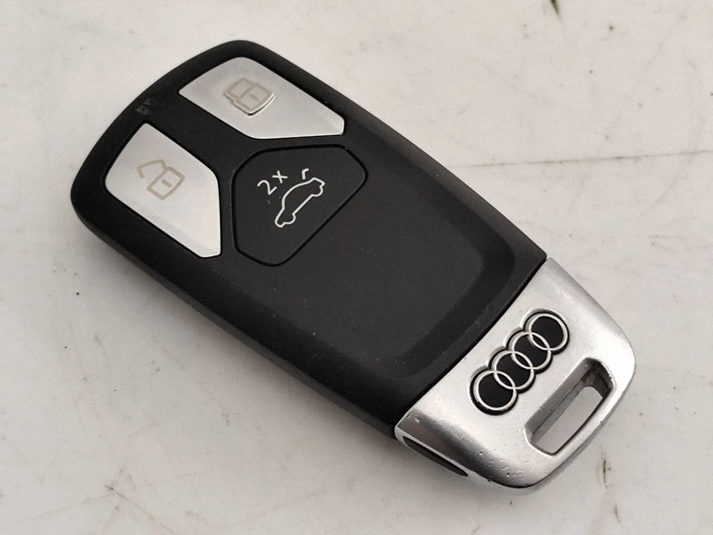 Ignition key/card – Audi A4 S4 B9 (2015-2019)