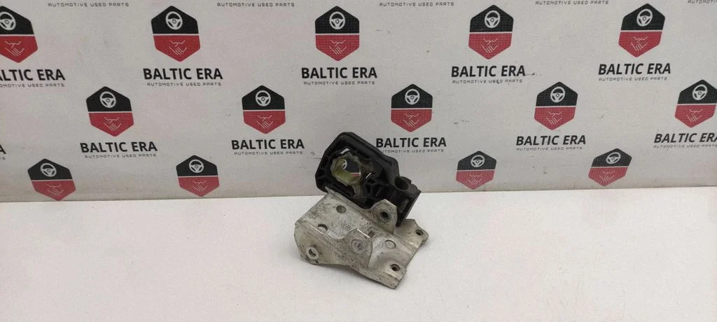 Radiator mount bracket – BMW 6 Series F06 Gran coupe (2012-2018)