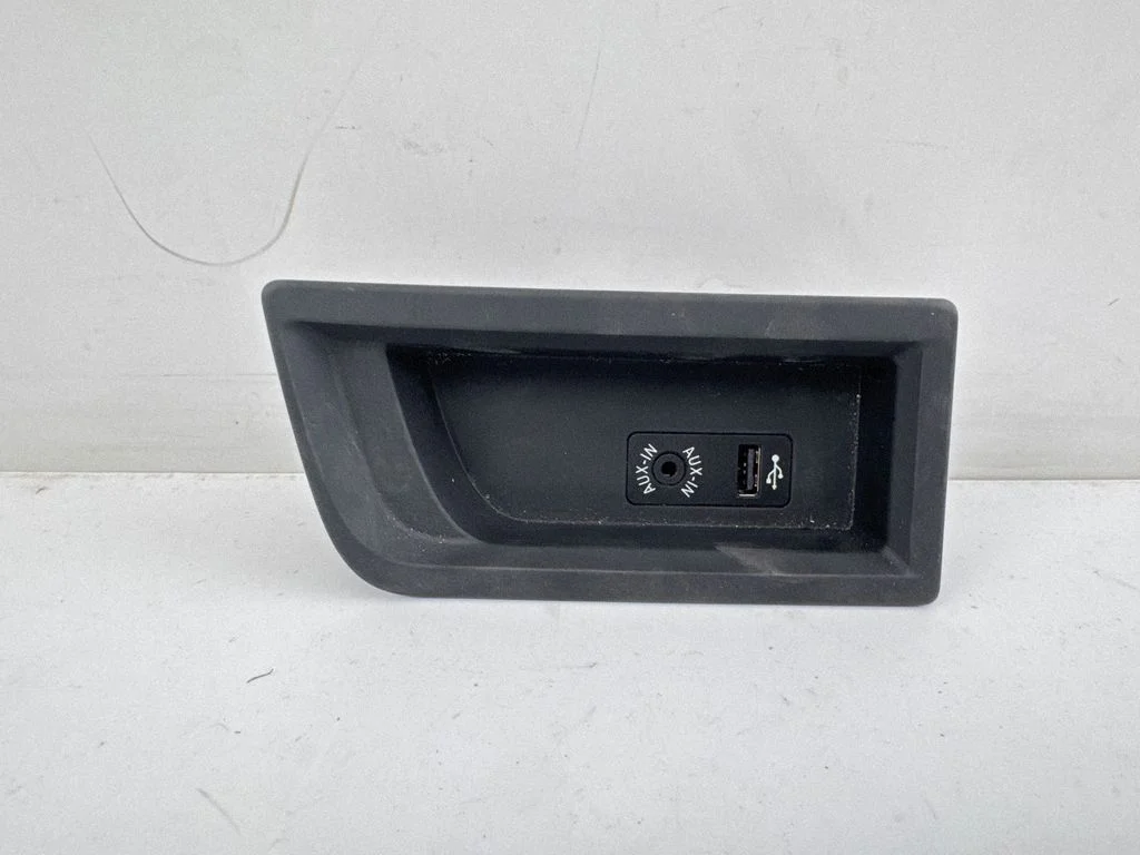 USB-pesa – BMW 3-seeria F30 F35 F31 (2012-2018)