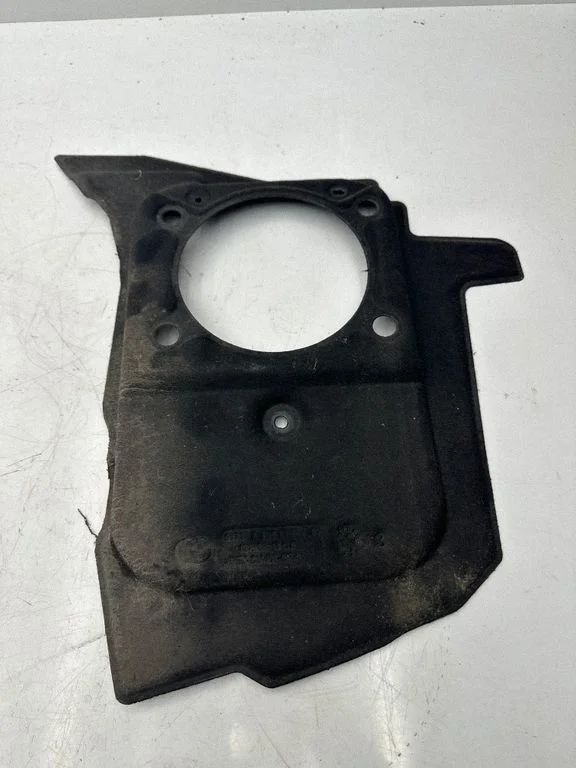Heat shield in engine bay 7351810