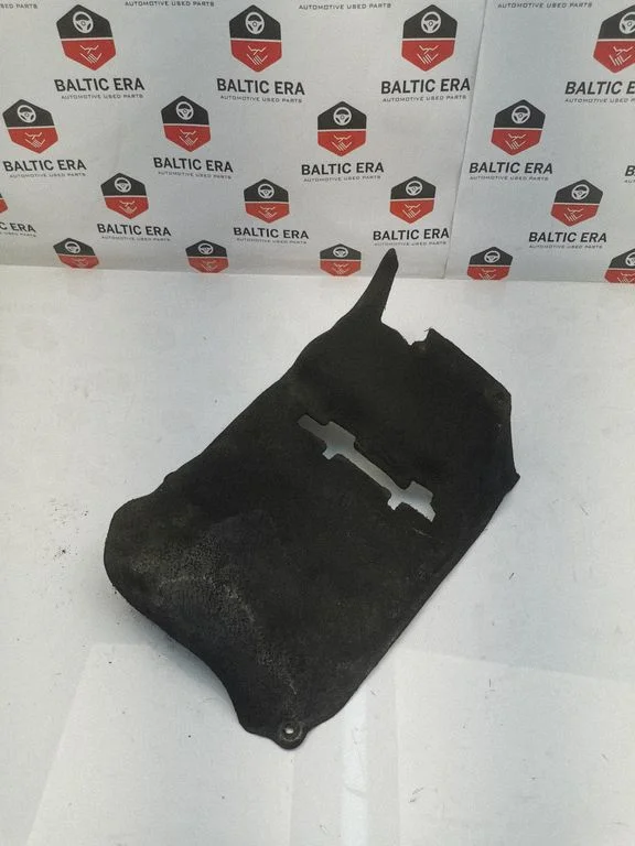 Heat shield in engine bay 8612649