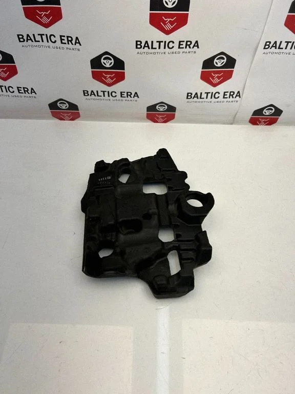 Heat shield in engine bay 8658128