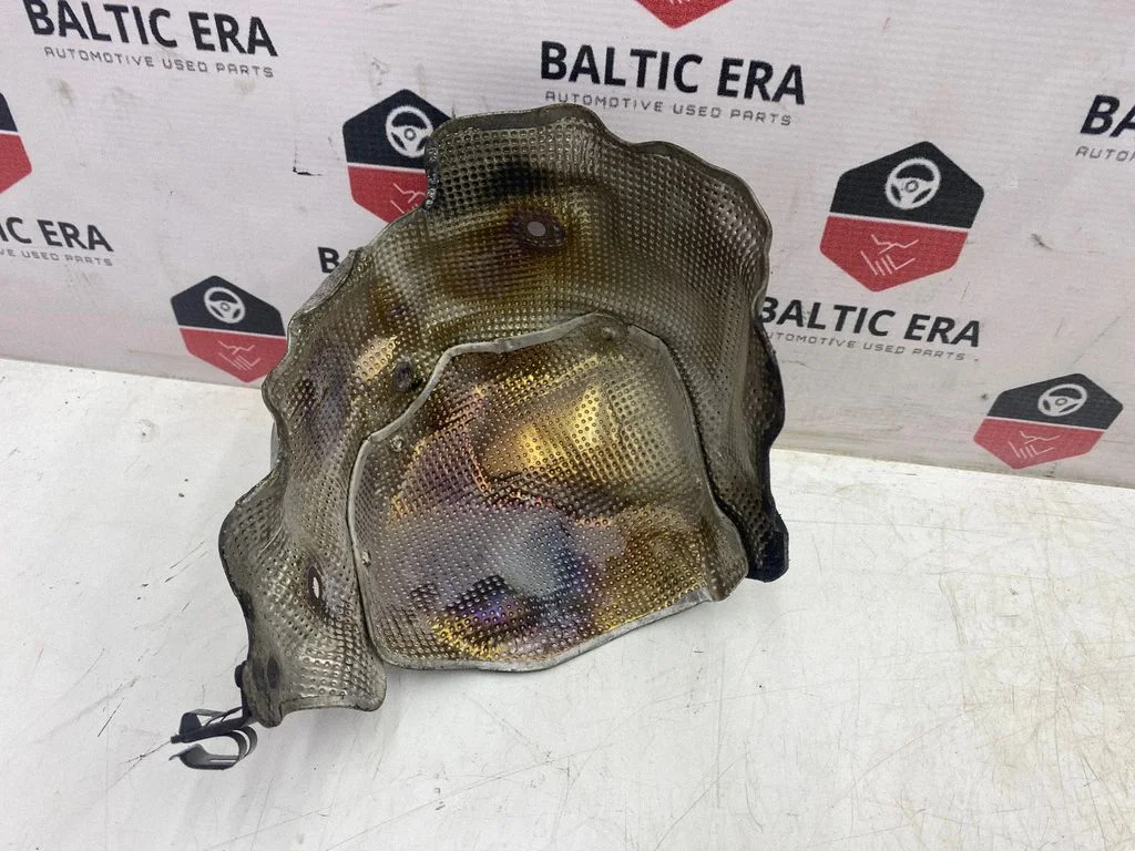 Heat shield in engine bay 85081380