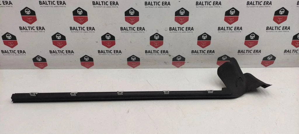 Windshield trim 7310211