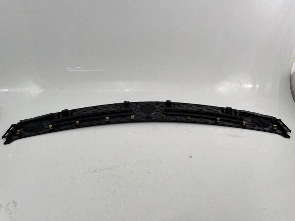 Panel trim 00039400D