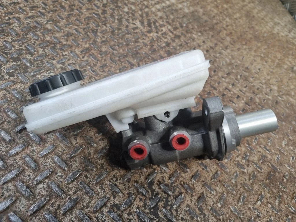 Master brake cylinder 97342659
