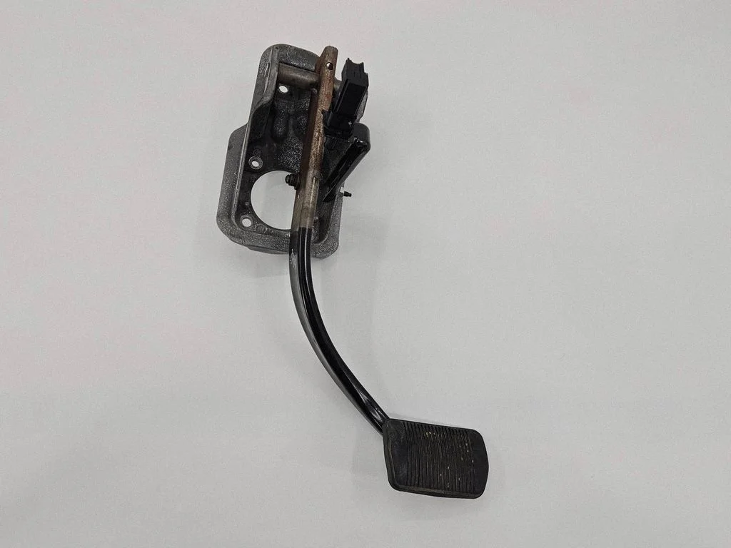 Brake pedal – Jeep Grand Cherokee (2010-2021)
