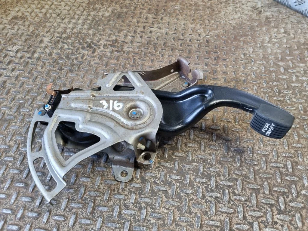 Handbrake/parking brake lever assembly 04779478AI