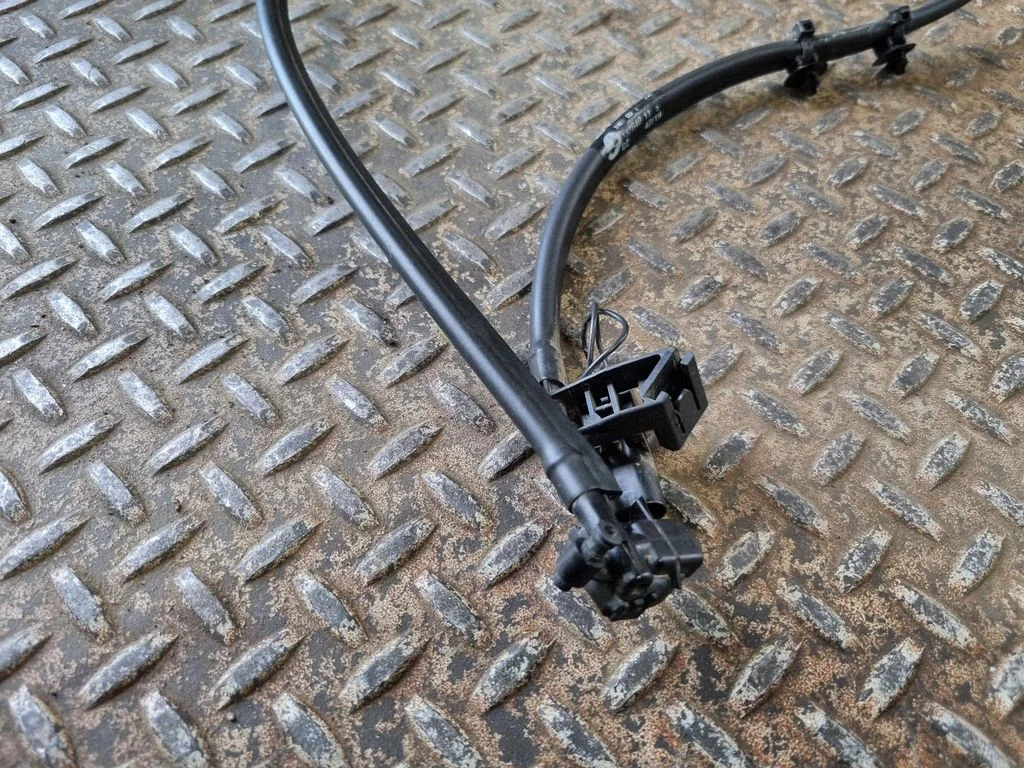Windshield washer spray nozzle 7453968