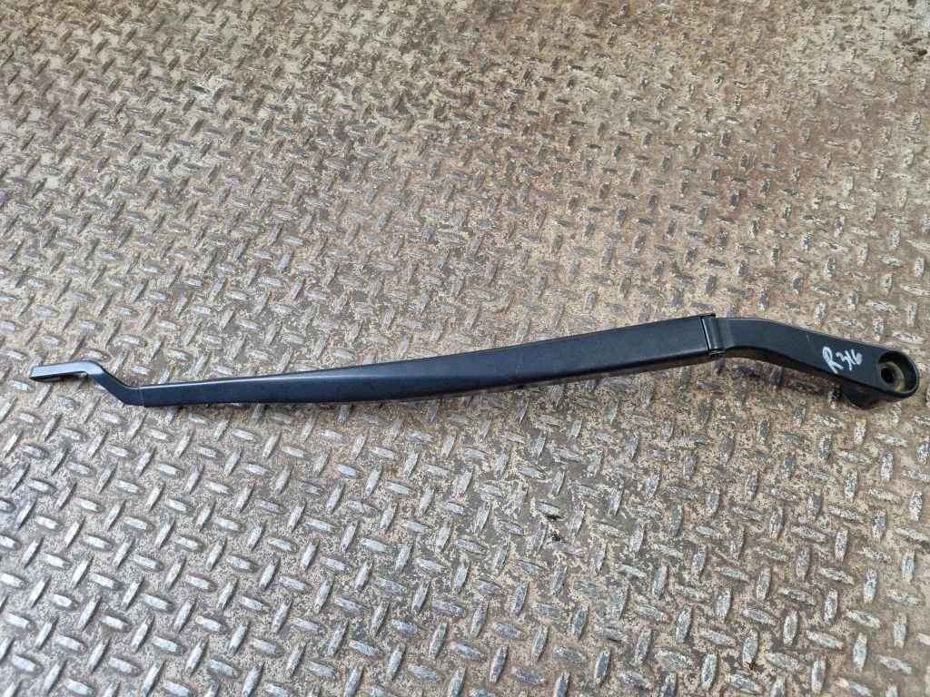 Front wiper blade arm – right