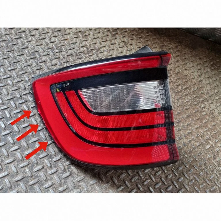 Lampa tylna w błotniku 68272127AB