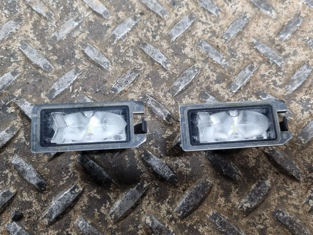 Number plate light 68228927AA