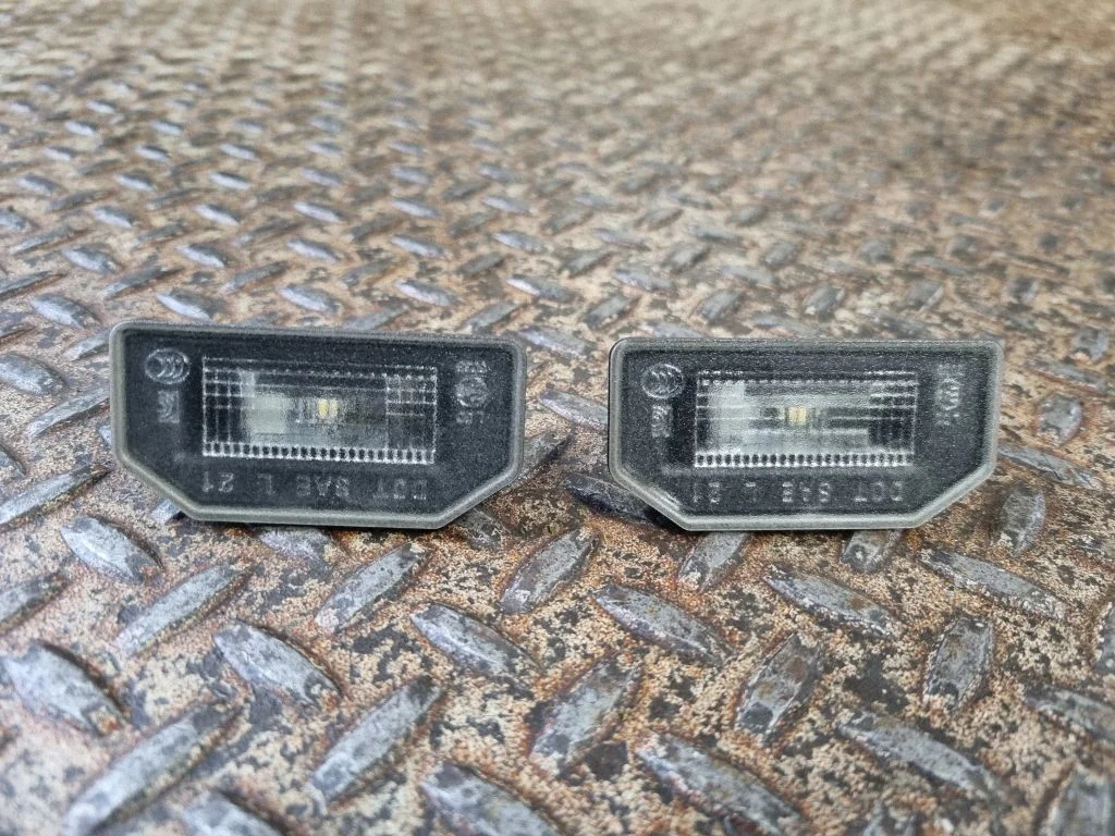 Number plate light – Tesla Model Y (2020-)