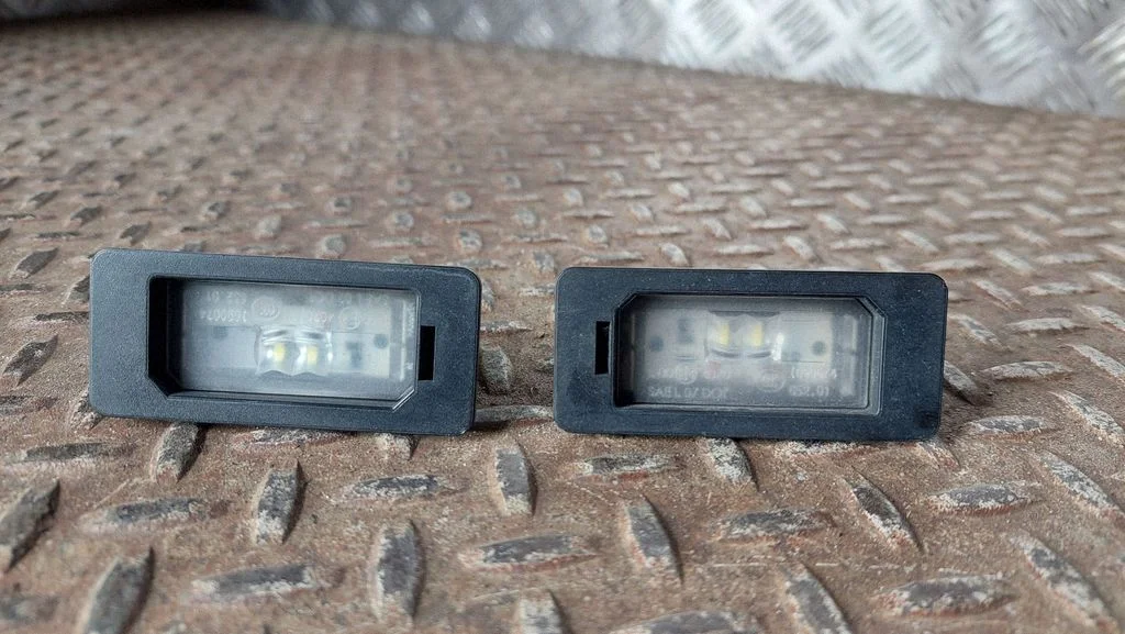 Number plate light 7410302