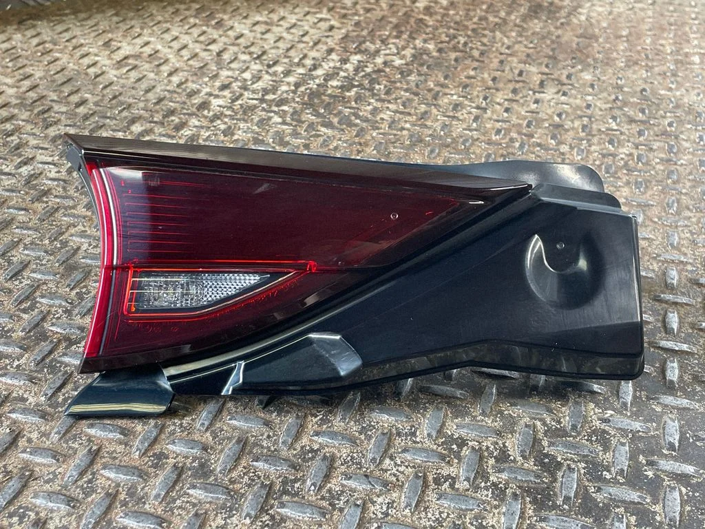 Lampa tylna w błotniku KB8A513G0