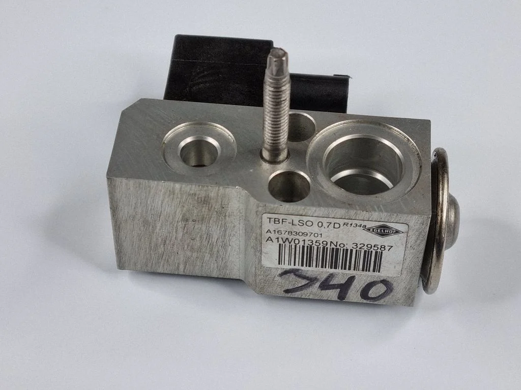 Air conditioning (A/C) expansion valve A1678309701