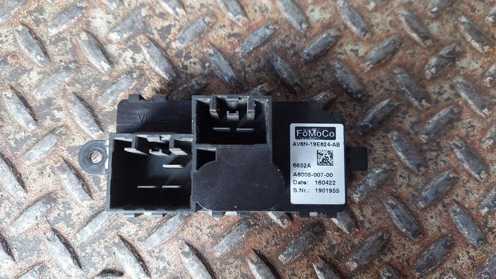 Krāsniņas ventilatora rezistors (reostats) AV6N19E624AB