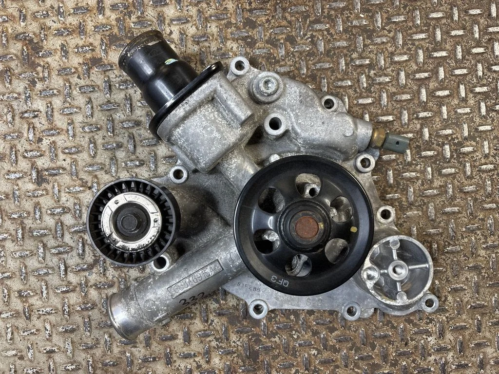 Water pump 68346915AA