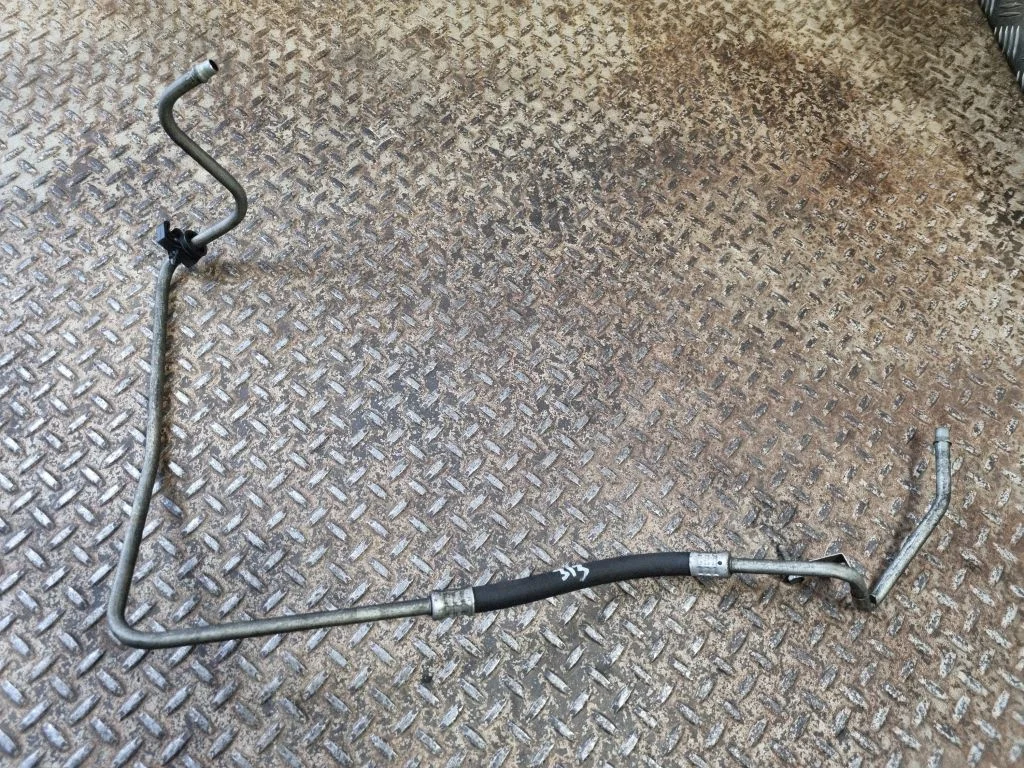 Gearbox oil cooler pipe/hose