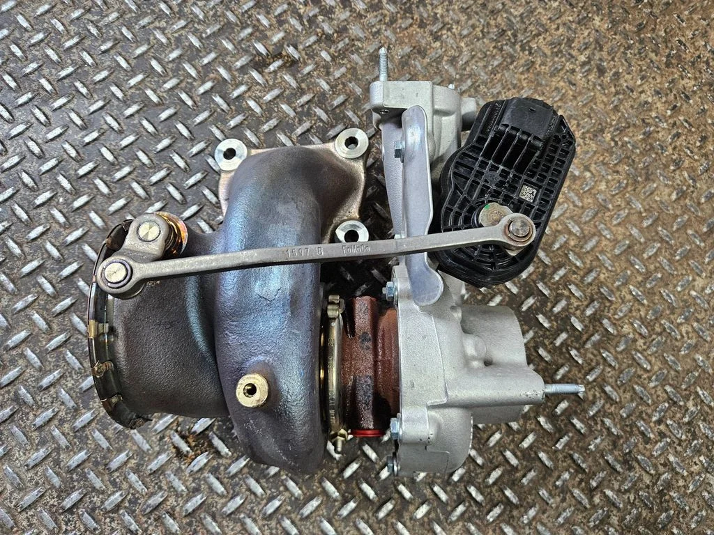Turbosprężarka PB5E9G438AE