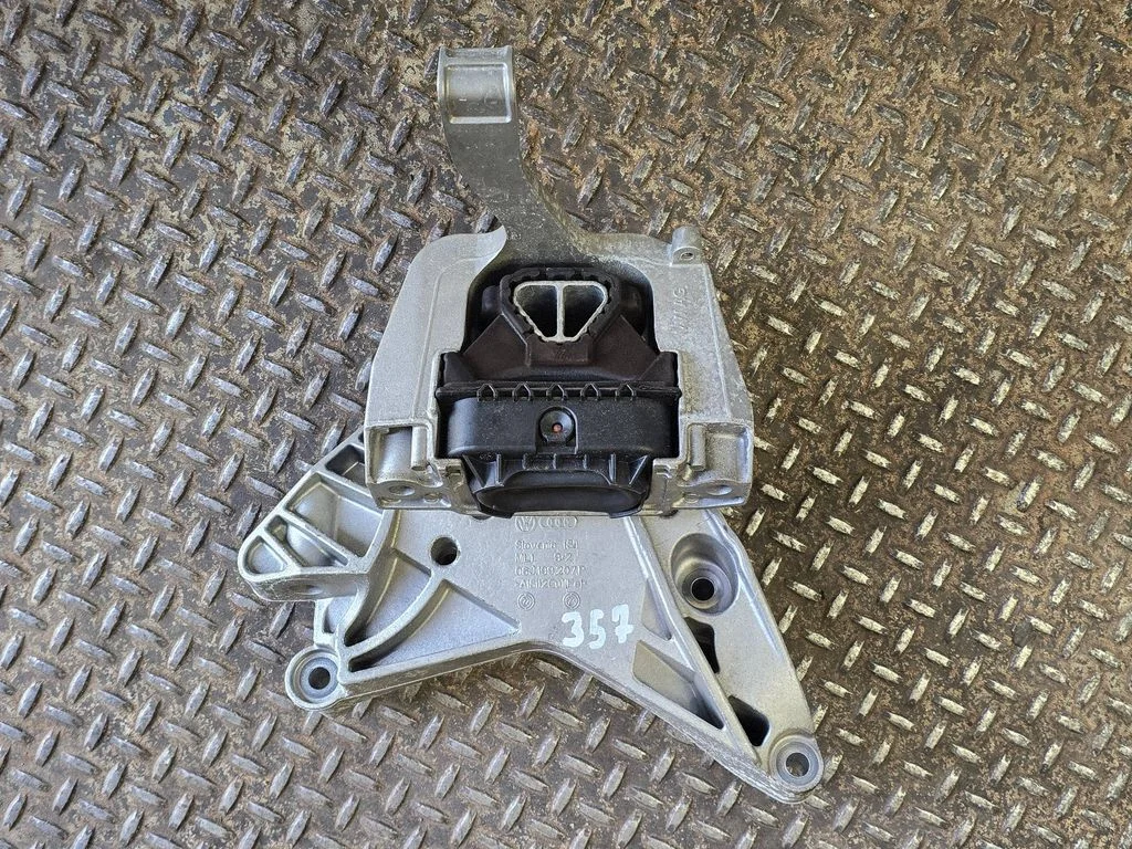 Engine mount bracket 5WA199262P