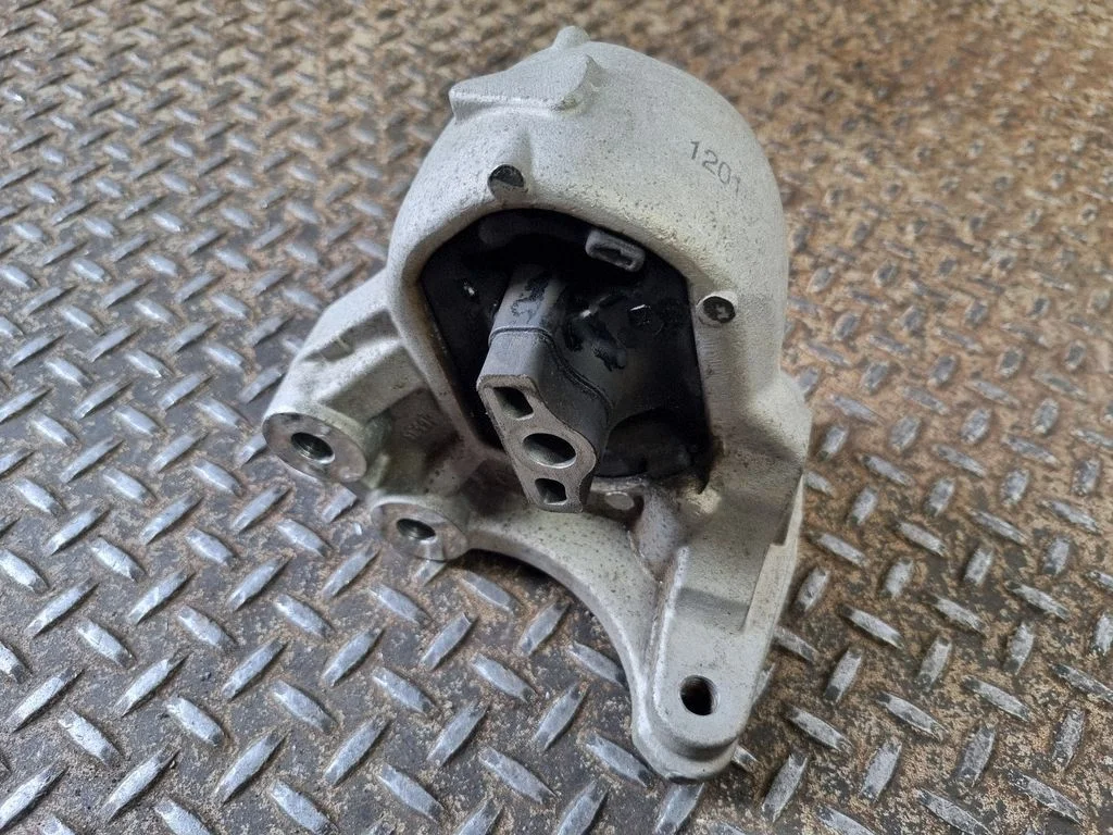 Engine mount bracket 781AC