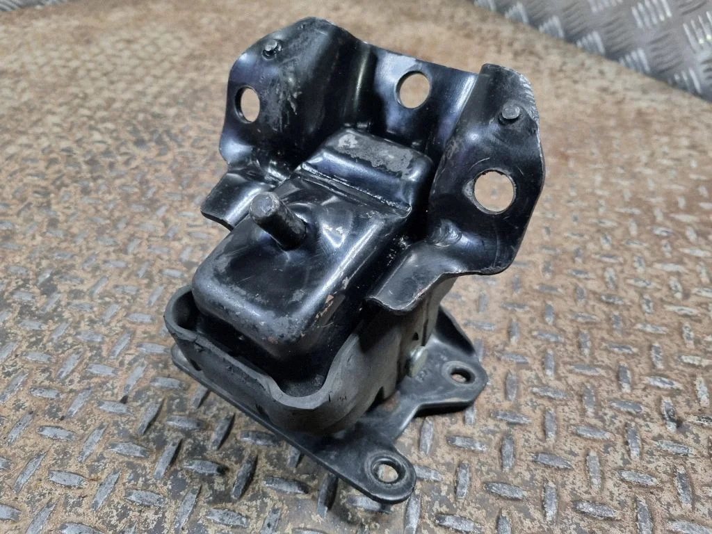 Engine mount bracket