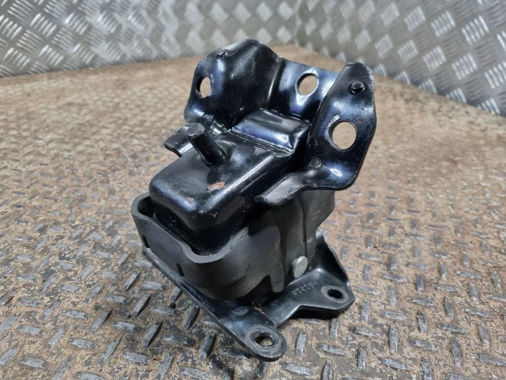 Engine mount bracket