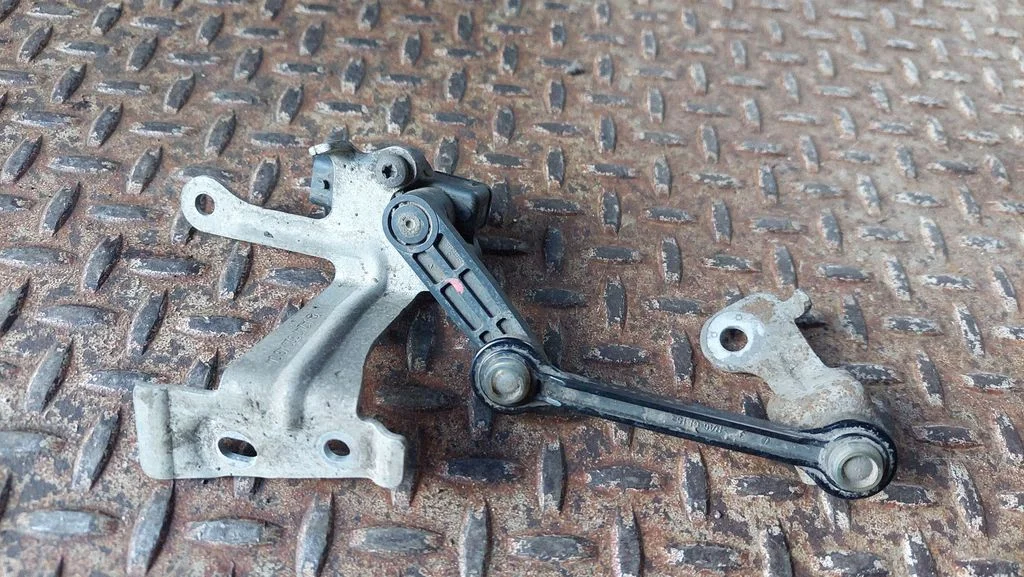 Front height sensor lever A0009059413