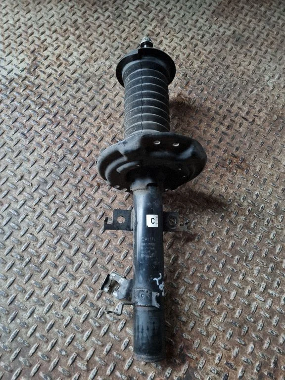 Front shock absorber/damper – Nissan X-Trail T32 (2014-2021)