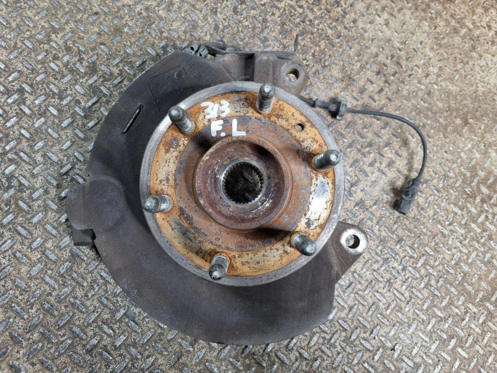Front wheel hub – left