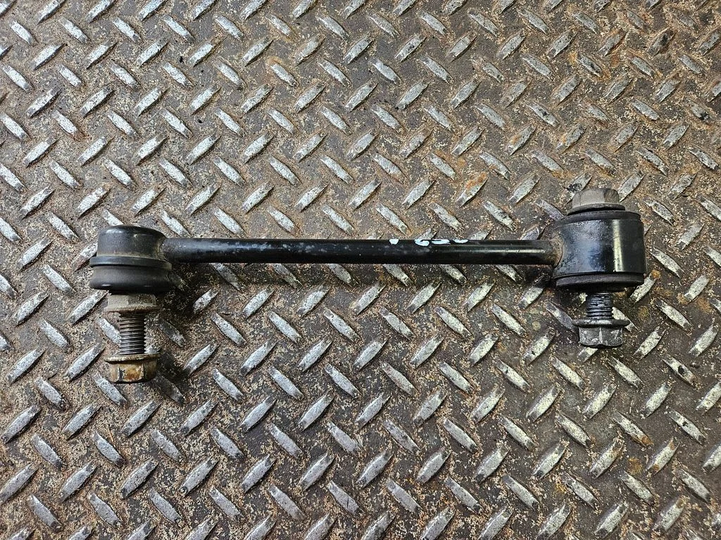 Tagumine stabilisaatori varras – vasak