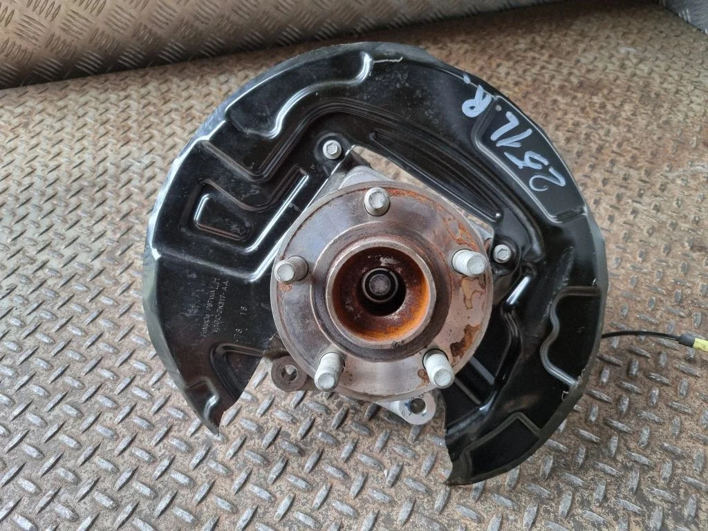 Rear wheel hub E1GC2C299
