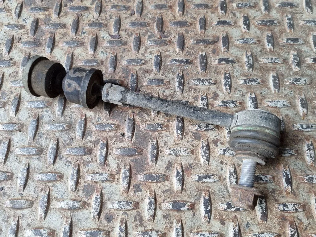 Rear anti-roll bar/stabilizer link CV615C486AAB